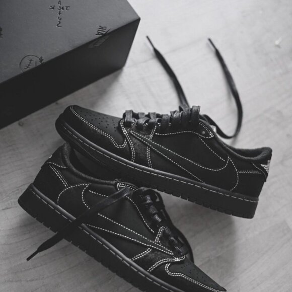 Travis Scott x Jordan Air Jordan 1 Low Retro OG shoe main image 5